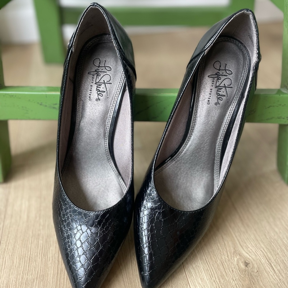 Black Snake skin Textured Women's Lifestride Heels size 10M